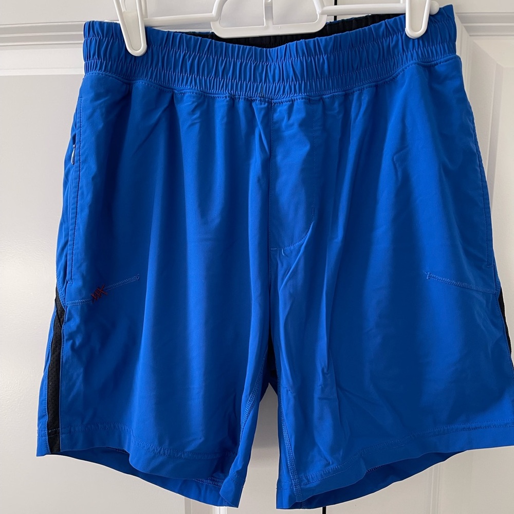 Similar to the Mako Short 7inch